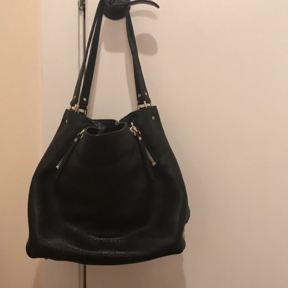 Beautiful black leather Burberry handbag. - Picture 2 of 7